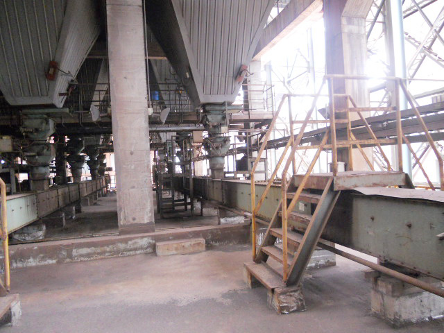 寶鋼股份高爐1#礦槽雙層閥、插板閥刮板機(jī)、斗提機(jī)